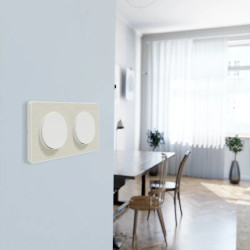 Odace Touch - plaque 2 postes horiz/ver 71mm Kvadrat craie avec liseré blanc